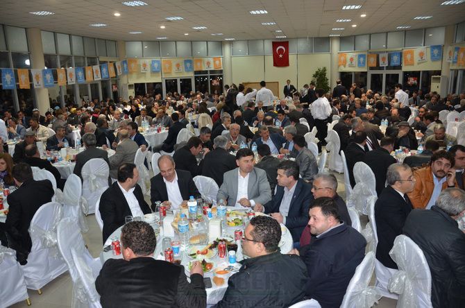 Spor Bakanının Katılımı ile Ak Parti Akhisar Teşkilatı STK ve Muhtarlar İle Buluştu